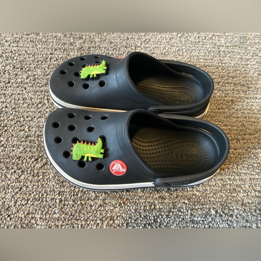 Toddler boys / unisex black crocs size 10